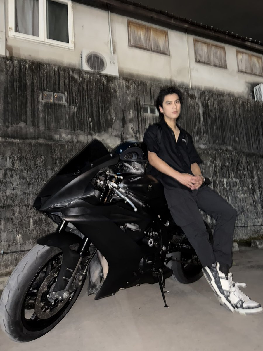 ohmpawatt's tweet photo. Stand alone ♠️ https://t.co/kPhBjgbWDB