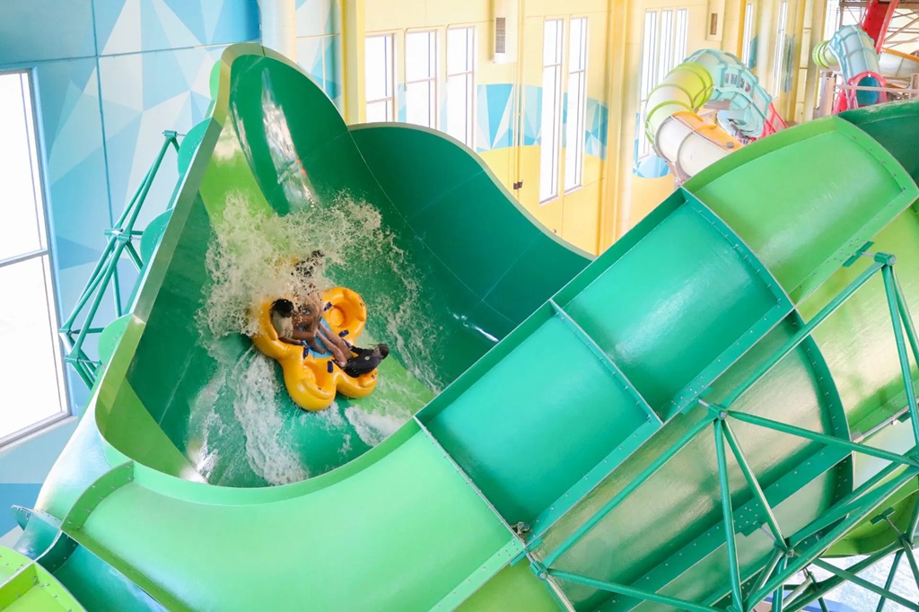 Blooloop's tweet image. ProSlide brings world-class water rides to OKANA Resort &amp;amp; Indoor Waterpark. tinyurl.com/3fjxku46
