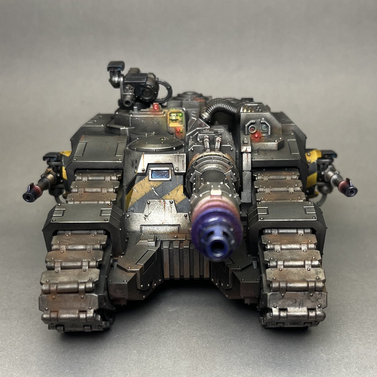 WHBLACKPANZER's tweet photo. 今回のペイント依頼はアイアンウォーリアのタンクハンター!!
サブウェポンは全部マグネタイズして取り替え可能に!
重量感ある金属ボディーはTMMで塗り、スケール感保ったウェザリングで仕上げ!
#HorusHeresy #WarhammerComminity #ほるすへれしー #ホルスヘレシー #ペイント依頼 https://t.co/NptCwbYd6Z