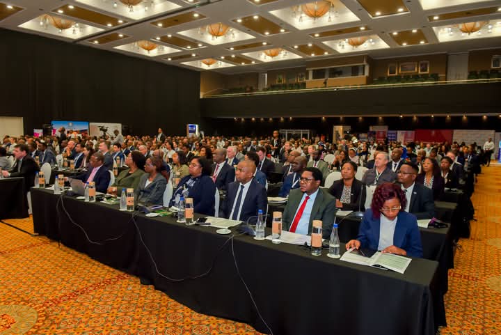 AP_Women's tweet photo. President Duma Boko officiates the 2024 SADC Sustainable Energy Week in Gaborone, Botswana
#EnergySecureSADC
#EnergyTransition
#SDG7โก๏ธ https://t.co/AvqWw88llz