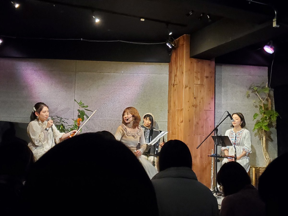 miracle7vlngirl's tweet image. #妖精からの贈り物 夜の部お邪魔しました💝藤野さん入りの北欧妖精ライブ⁉️めっちゃ行きたい😳と楽しみにしてましたが、セトリも素敵だし、レア曲ありだし朗読在りかなり重量たっぷりめな素晴らしいライブでした🤣
憧れの👀〰️💕ってなってたゆかねえ新鮮💖また絶対やってほしいです🥺
#いとまきまき