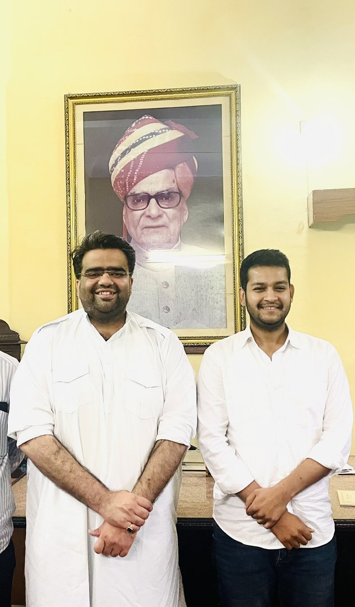 Devendra Singh Chosli (@devendrachosli) on Twitter photo पूर्व उपराष्ट्रपति आैऱ मुख्यमंत्री स्व. भैरों सिंह जी शेखावत सा’ रे विचारां ने आगै वधावण वाला युवा नेता श्रीमान अभिमन्यु सिंह जी राजवी सा’ ने जन्म दिन री घणी-घणी शुभकामनावां। भगवान थाने लंबी उम्र आैऱ चोखो स्वास्थ्य देव।
#जन्मदिन_शुभकामनाएं #अभिमन्यु_सिंह_राजवी <a href="/RajviAbhimanyu/">Abhimanyu Singh Rajvi</a> पूर्व उपराष्ट्रपति आैऱ मुख्यमंत्री स्व. भैरों सिंह जी शेखावत सा’ रे विचारां ने आगै वधावण वाला युवा नेता श्रीमान अभिमन्यु सिंह जी राजवी सा’ ने जन्म दिन री घणी-घणी शुभकामनावां। भगवान थाने लंबी उम्र आैऱ चोखो स्वास्थ्य देव।
#जन्मदिन_शुभकामनाएं #अभिमन्यु_सिंह_राजवी <a href="/RajviAbhimanyu/">Abhimanyu Singh Rajvi</a>
