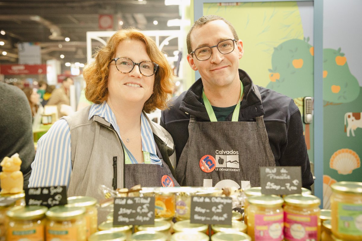 RegionNormandie's tweet photo. Le Pavillon #Normandie est inauguré aujourd'hui au @Salondelagri ! 🚜

144 producteurs normands représentent fièrement la région et partagent leur savoir-faire avec les visiteurs du Salon jusqu'à dimanche. 🌟 Venez les rencontrer dans le hall 3. ➡️https://t.co/n8ecgmFwlA
#SIA2025 https://t.co/11jnAsG086