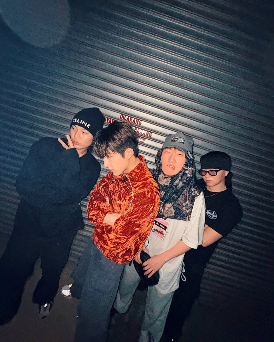 imoonday131's tweet photo. Team B.I ❤️‍🔥 🙇‍♀️ https://t.co/W8WB7K8Sqs