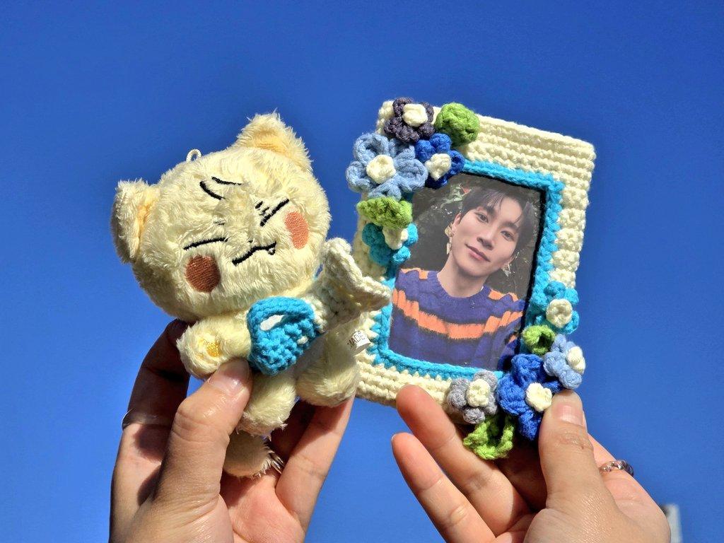 #뜨개_트친소 #뜨친소 

🧶  2024.10 ~ 진행중

친구들한테 만들어서 선물하는게 취미가 되어버린...
서은광님 팬인 멜로디 친구에게 선물한 멜봉 가방과 뜨개탑로더를 선물 했는데 너무 좋아해줬다..!! 이맛에 뜨개하지💙💙

하트 눌러주시면 구경 가겠습니다!!
뜨친해주세요..!