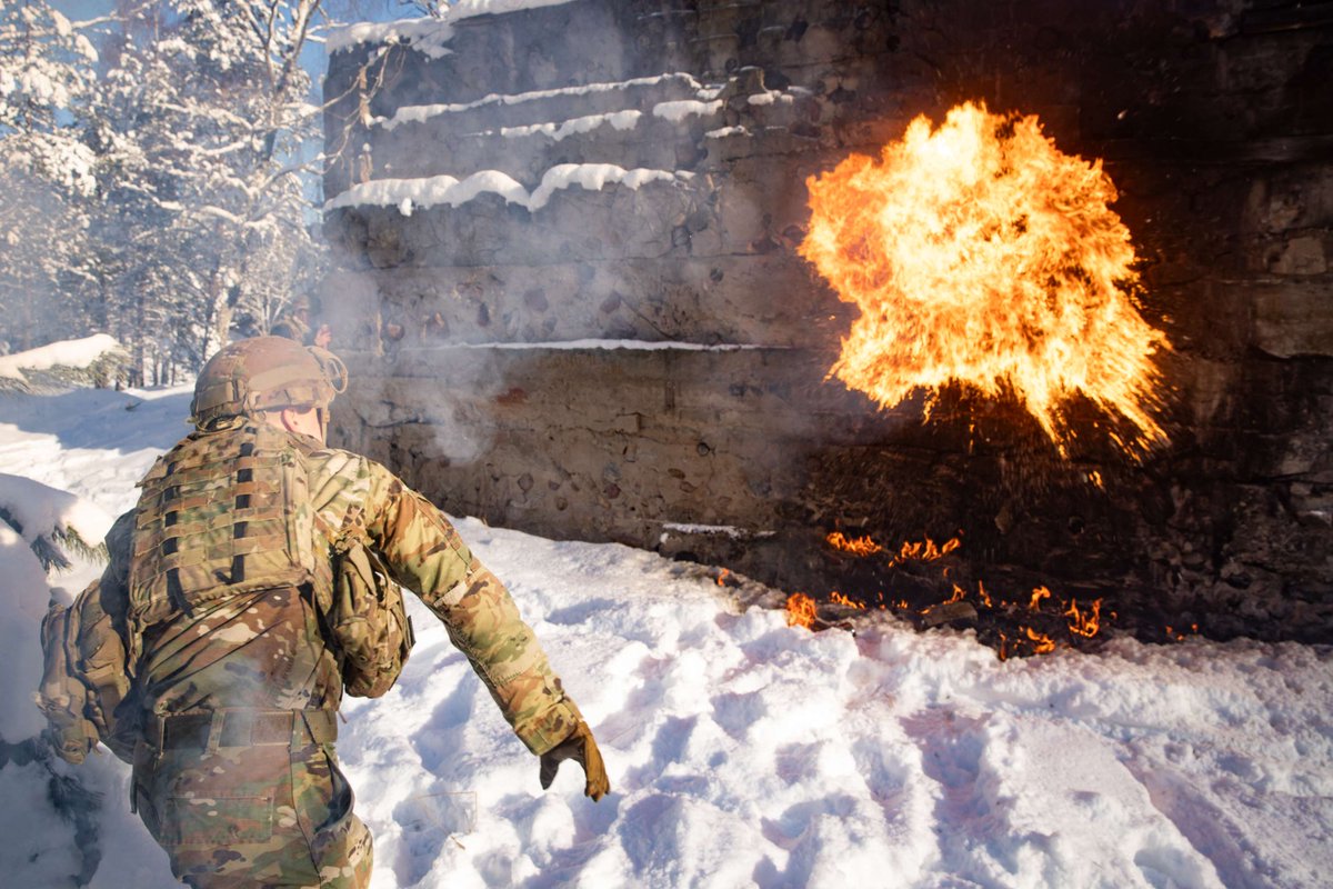 US_EUCOM's tweet image. U.S. and British soldiers train with Estonian forces on utilizing Molotov cocktails near Camp Tapa, Estonia. Sharing and practicing war-fighting tactics actively enhances readiness and strengthens NATO partnerships. #strongandstrategic #readyandpostured #agileforces #WeAreNato