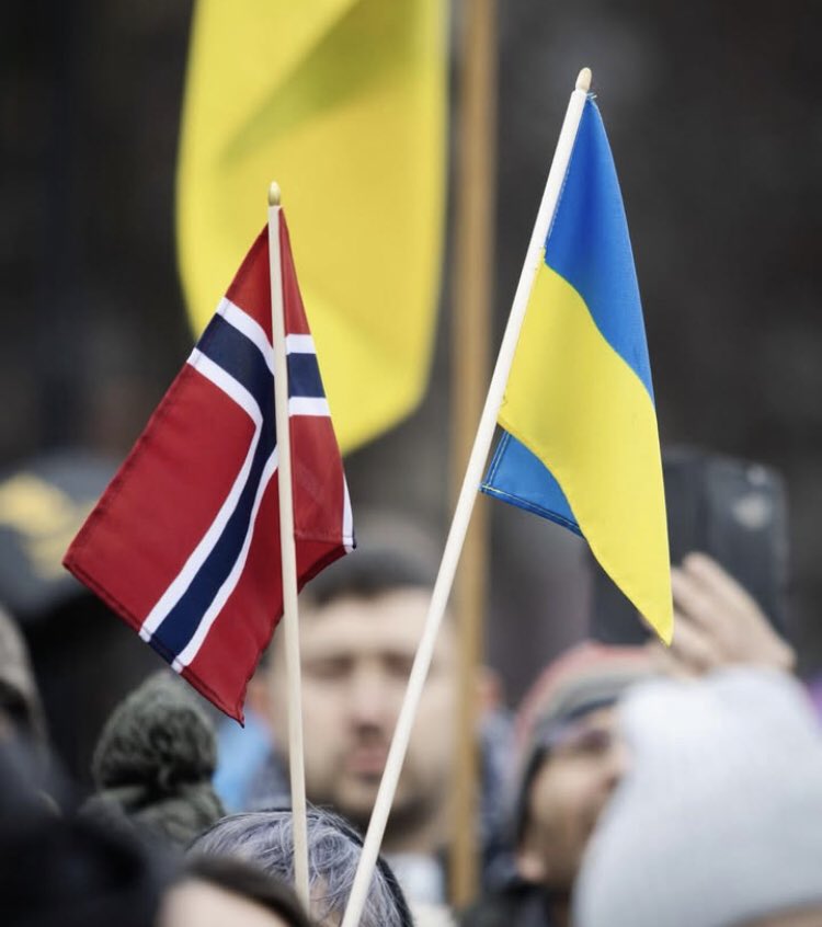 Russia's full-scale invasion of Ukraine has raged for three years. Countless lives lost, homes destroyed. Yet, Ukraine's fight for freedom continues. 

Norway stands fully and firmly behind Ukraine. No peace talks about Ukraine, without Ukraine or Europe.

#StandWithUkraine
