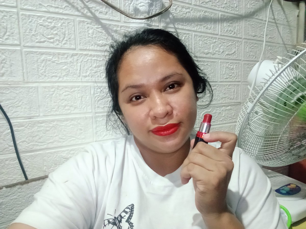 VeronicaSEspla1's tweet photo. @Vivo_Phil CHALLENGE ACCEPTED:
BRING ME RED Lipstick 
 #vivoV50BringMeRed #vivoV50Giveaway https://t.co/apiCQYtcVf