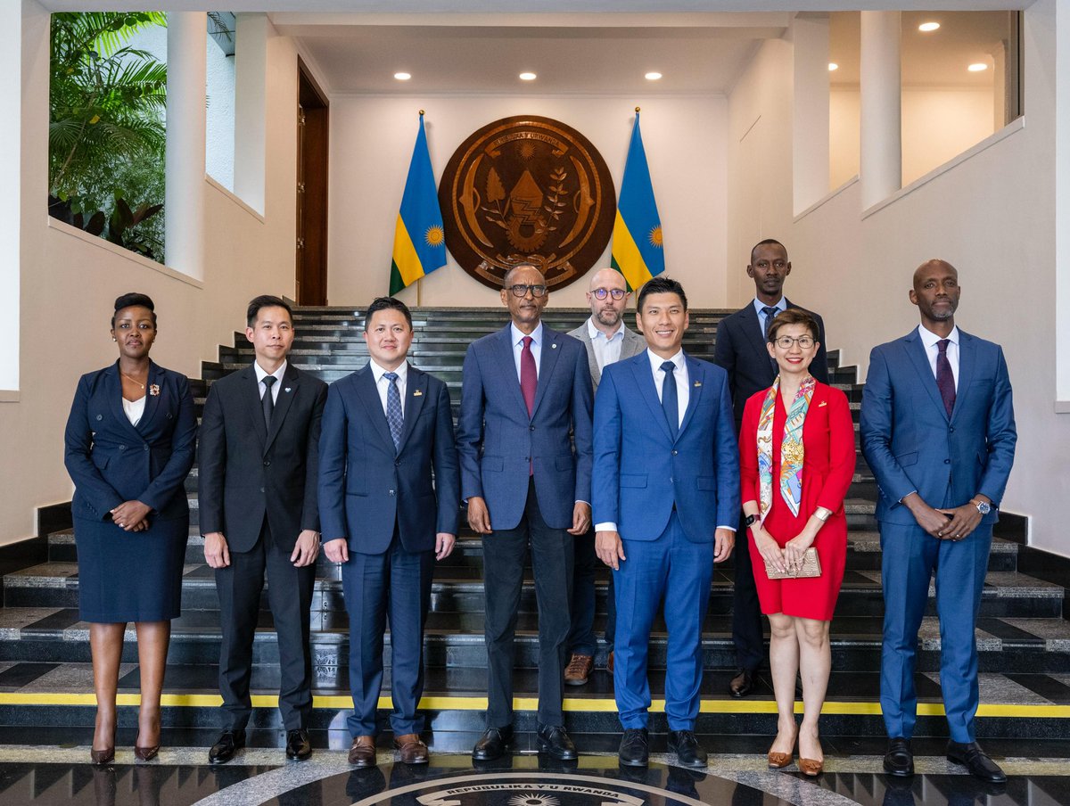 Today at Urugwiro Village, President Kagame received Chi-Man Kwan, Group CEO and Co-Founder of Raffles Family Office who is here to attend the Inclusive Fintech Forum. The discussion focused on Rwanda’s progressive and innovative regulatory framework for financial institutions