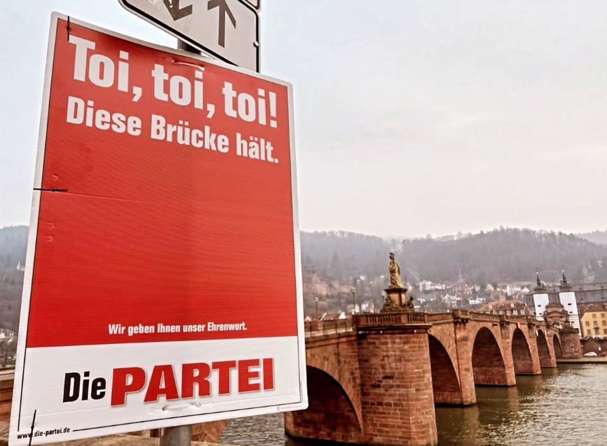 Kurzer Hinweis: PARTEI-Plakate dürfen gern abgenommen und vier Jahre in die WG-Küche gehängt werden (dann bitte wieder zurückhängen)… Smiley
PS: Das gilt nicht für Söder &amp; seine CSU-Bande!