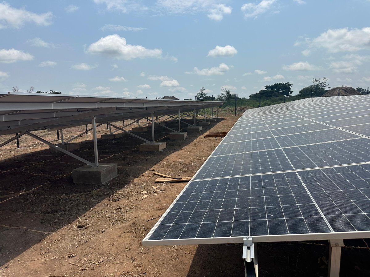 ANSER (@anser_rdc) on Twitter photo #ElectrificationRurale
Dans la province de Lualaba, territoire de Kapanga, <a href="/anser_rdc/">ANSER</a> implémente le projet d’électrification ⚡️ de la cité de Kalamba 📍 avec une centrale solaire photovoltaïque de 175 kWc. Outre l’accès des ménages à l’énergie, ce projet intègre l'éclairage #ElectrificationRurale
Dans la province de Lualaba, territoire de Kapanga, <a href="/anser_rdc/">ANSER</a> implémente le projet d’électrification ⚡️ de la cité de Kalamba 📍 avec une centrale solaire photovoltaïque de 175 kWc. Outre l’accès des ménages à l’énergie, ce projet intègre l'éclairage
