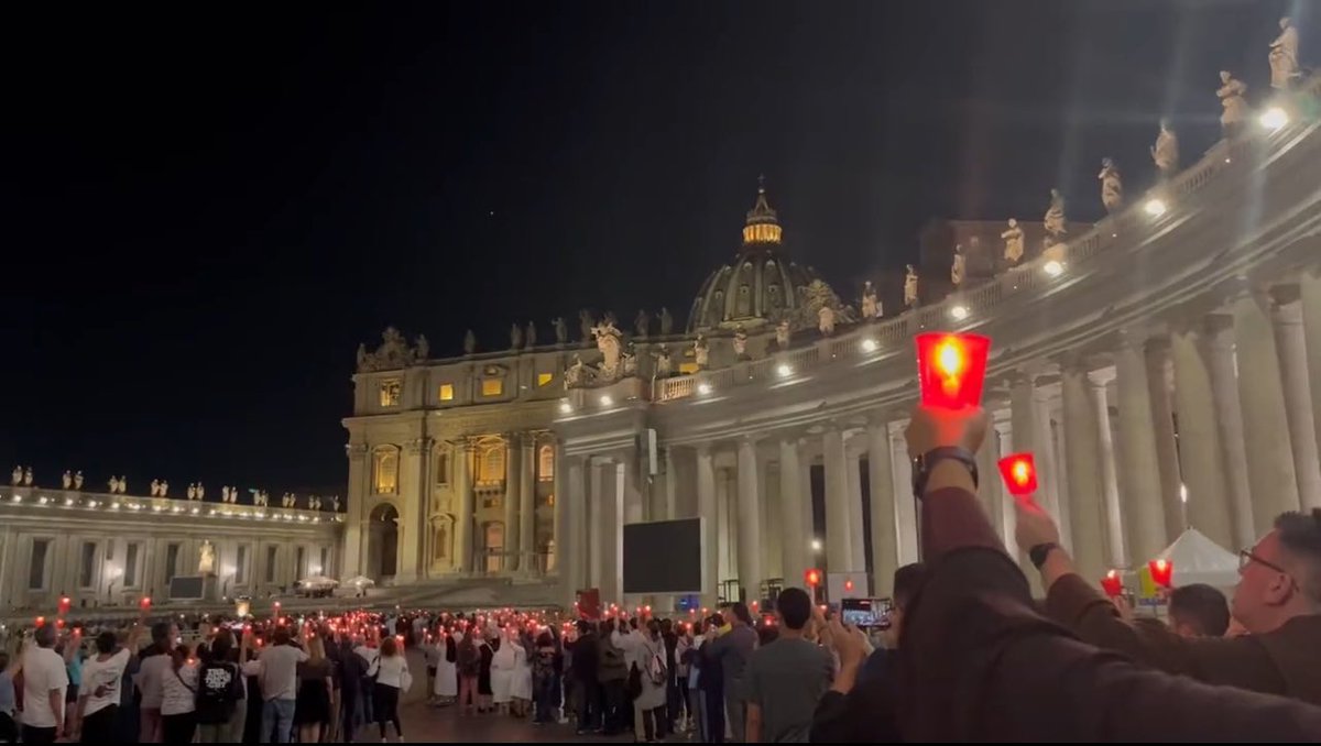 Tonight at 9pm Rome time the Vatican Secretary of State, Cardinal Parolin will be leading a prayer service and rosary for Pope Francis in Saint Peter’s Square. Though it isn’t the first time they have called for prayers for the popes health, This time it feels more urgent and