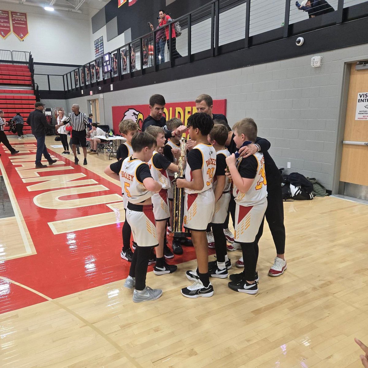 State Champ Alert! This group of 5th Grade Boys from our Gold Team had a heck of season, going 32-12. They won the COBA Holiday Tournament and the State Tournament💪🏻💪🏻. Keep up the hard work gentlemen. BWYBA is looking forward to watching you continue to grow! #act