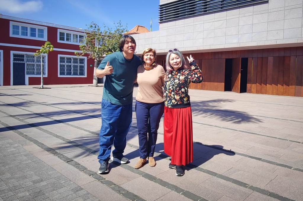 Hace unos días, tuvimos el honor de recibir la visita de Hitoshi Saito, quien en su momento fue uno de nuestros estudiantes. 

Actualmente, Hitoshi es CEO de la empresa IVI DREAM y desempeña un papel clave en la educación y difusión de la animación japonesa en España.