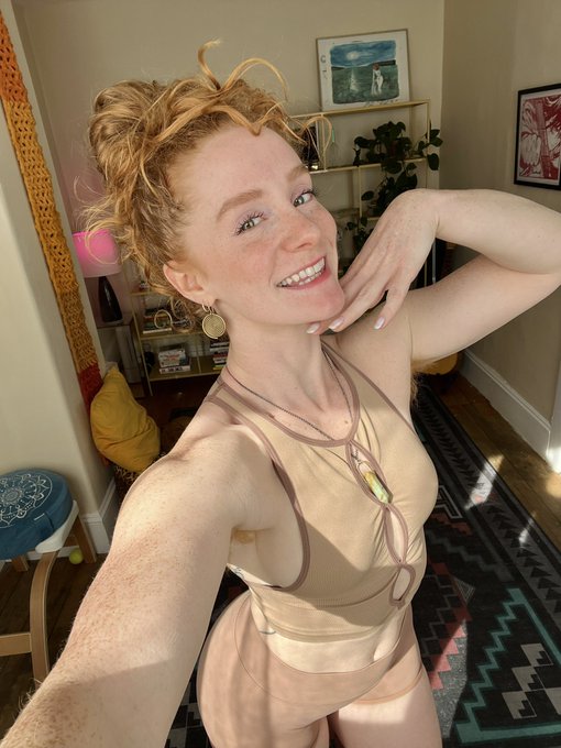 Finally updated my wishlist :) It’s in the comments if you want to send me a present ❤️ https://t.co