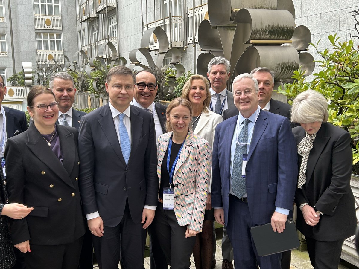 Great conversations last week at a <a href="/DIGITALEUROPE/">DIGITALEUROPE</a> event with European Commissioner <a href="/VDombrovskis/">Valdis Dombrovskis</a> on improving business in Europe. <a href="/Cisco/">Cisco</a> looks forward to contributing to the Commission's responsible deregulation &amp; regulatory harmonization efforts that can unlock economic growth.