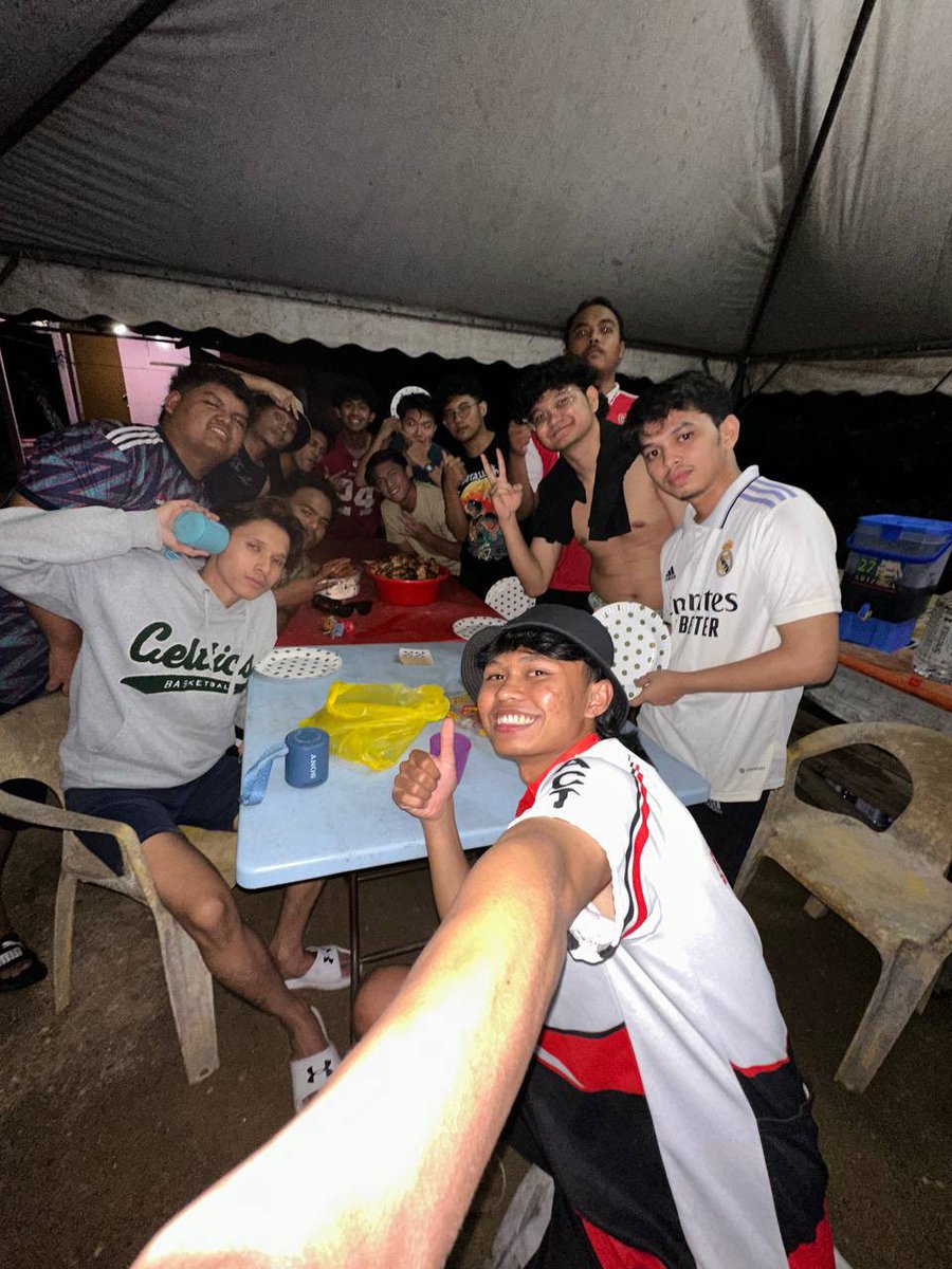 aieriss_'s tweet photo. No one can replace these people ❤️ https://t.co/f4neRP6Z6h