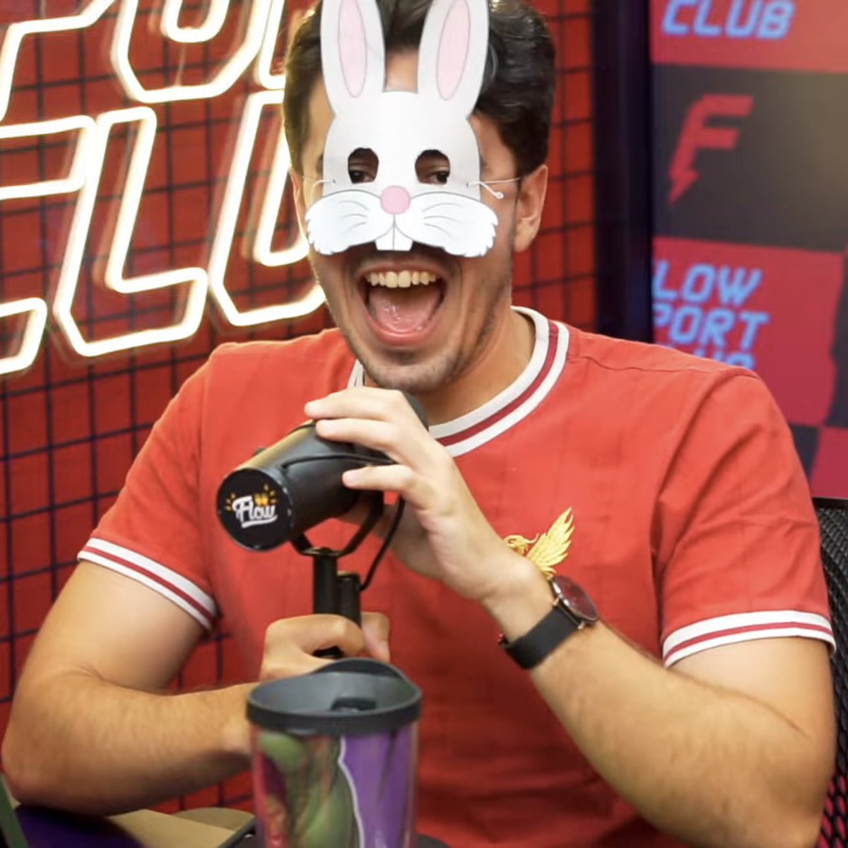 O coelhão rói né? 🐰😂