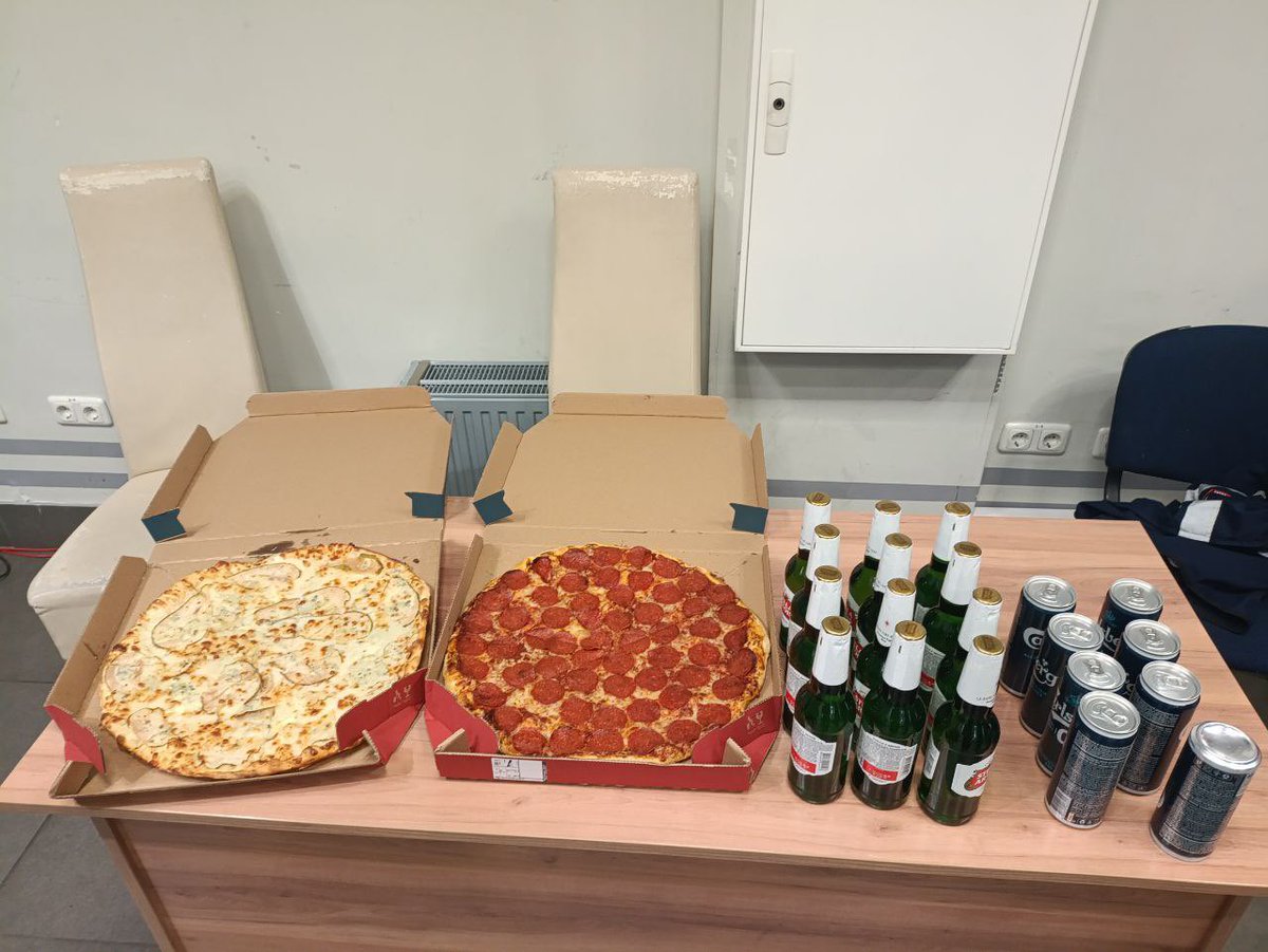 Zorya Londonsk (@zoryalondonsk) on Twitter photo Woah!
Shakhtar providing pizza and beer following post match press conferences for the media today 🍕🍻
📸: <a href="/IrynaKoziupa/">Iryna Koziupa</a> Woah!
Shakhtar providing pizza and beer following post match press conferences for the media today 🍕🍻
📸: <a href="/IrynaKoziupa/">Iryna Koziupa</a>