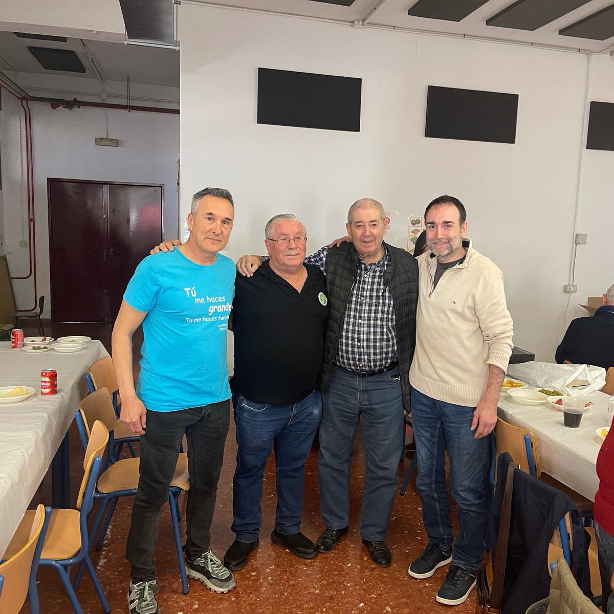 fpccf's tweet photo. 🤝 En el día de ayer, pudimos disfrutar de una gran jornada en la sede de la peña @PABlanquiverdes donde se realizó un homenaje a Antonio García Llácer. 

#FederaciónDePeñasCCF https://t.co/W5HNVOPExr