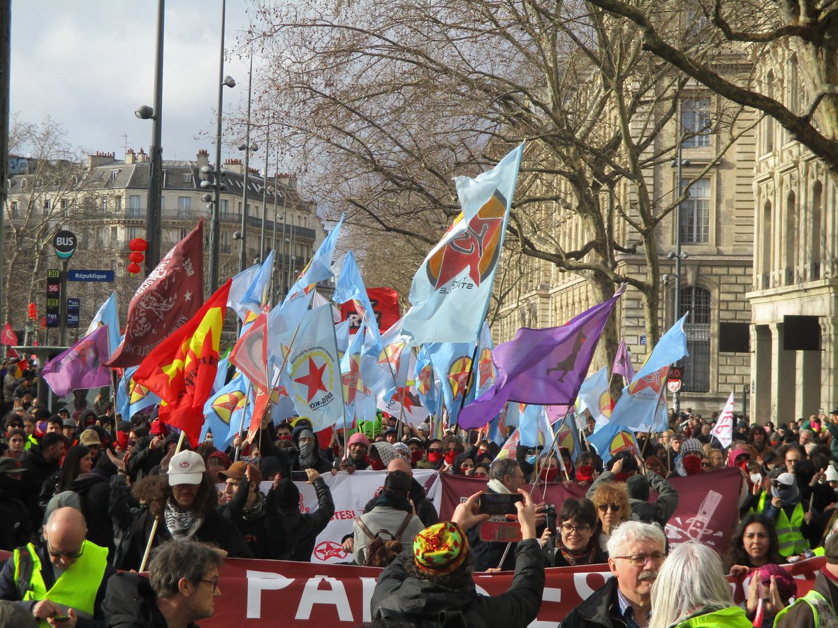 FRYoungStruggle's tweet photo. 📸 Retour photo sur la manifestation antifasciste de samedi à #Paris

👊 Que les fascistes le sachent: chaque fois qu'ils nous attaqueront, nous répondrons par milliers !

#ysparis1602 #actitantifa https://t.co/Qpk61P2sSn