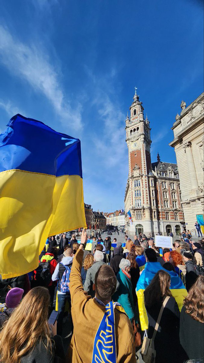 placepublique_'s tweet photo. À Lille, Rennes, Marseille, Paris, Nice, Montélimar ou encore Bruxelles, nous étions mobilisés hier et aujourd’hui pour soutenir l’Ukraine qui subit depuis trois ans la guerre sur son territoire.

(1/3) https://t.co/n9AJ0pNd6z