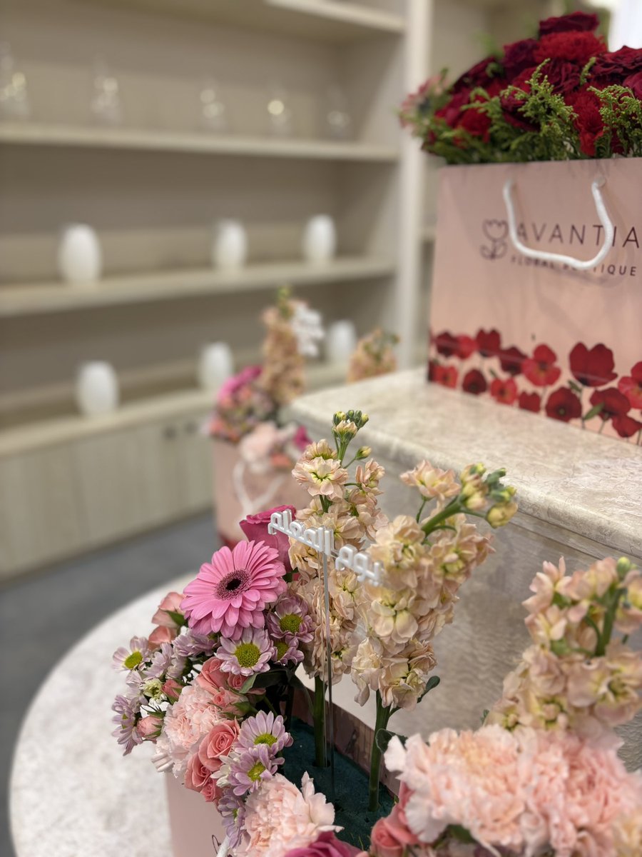 فخورة بأُم عظيمه 
خَلقت لكُل طالبة بصمةً لاتُمحى على مرِّ الزمان
فخُورة كوني إبنة لمربِّية أجيال 💙..