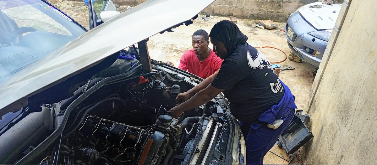 Adijat_cargirl's tweet image. 10 months pregnant, no baby movements for weeks—but I trusted God and got back to work. The Blue Jet eventually arrived via CS. Respect all pregnant women! 💪🏽🚗 #SheCanic #WomenInAuto