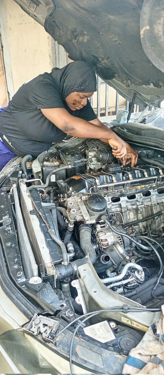 Adijat_cargirl's tweet image. 10 months pregnant, no baby movements for weeks—but I trusted God and got back to work. The Blue Jet eventually arrived via CS. Respect all pregnant women! 💪🏽🚗 #SheCanic #WomenInAuto