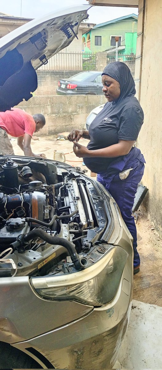 Adijat_cargirl's tweet image. 10 months pregnant, no baby movements for weeks—but I trusted God and got back to work. The Blue Jet eventually arrived via CS. Respect all pregnant women! 💪🏽🚗 #SheCanic #WomenInAuto