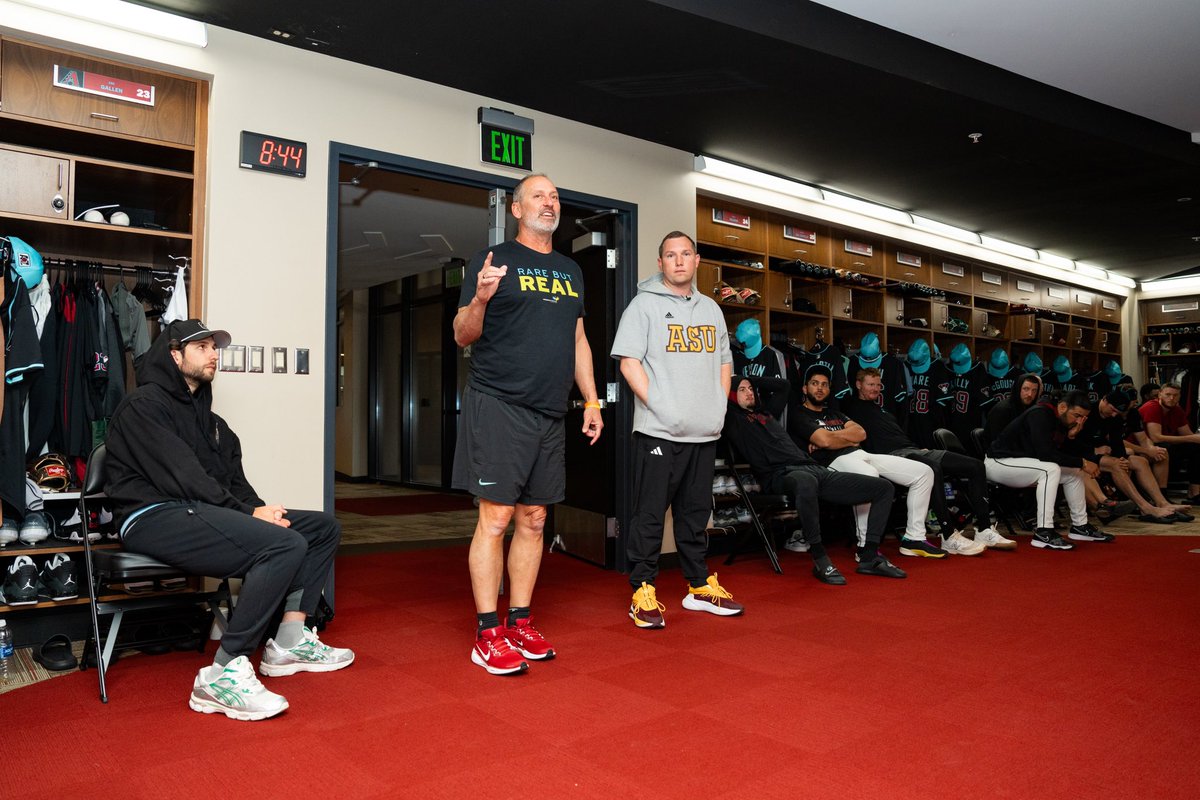 Sun Devil Football (@asufootball) on Twitter photo #AllAZ
Thanks <a href="/Dbacks/">Arizona Diamondbacks</a> for having Coach Dillingham out this morning to talk with the team!
#ForksUp /// #ActivateTheValley #AllAZ
Thanks <a href="/Dbacks/">Arizona Diamondbacks</a> for having Coach Dillingham out this morning to talk with the team!
#ForksUp /// #ActivateTheValley