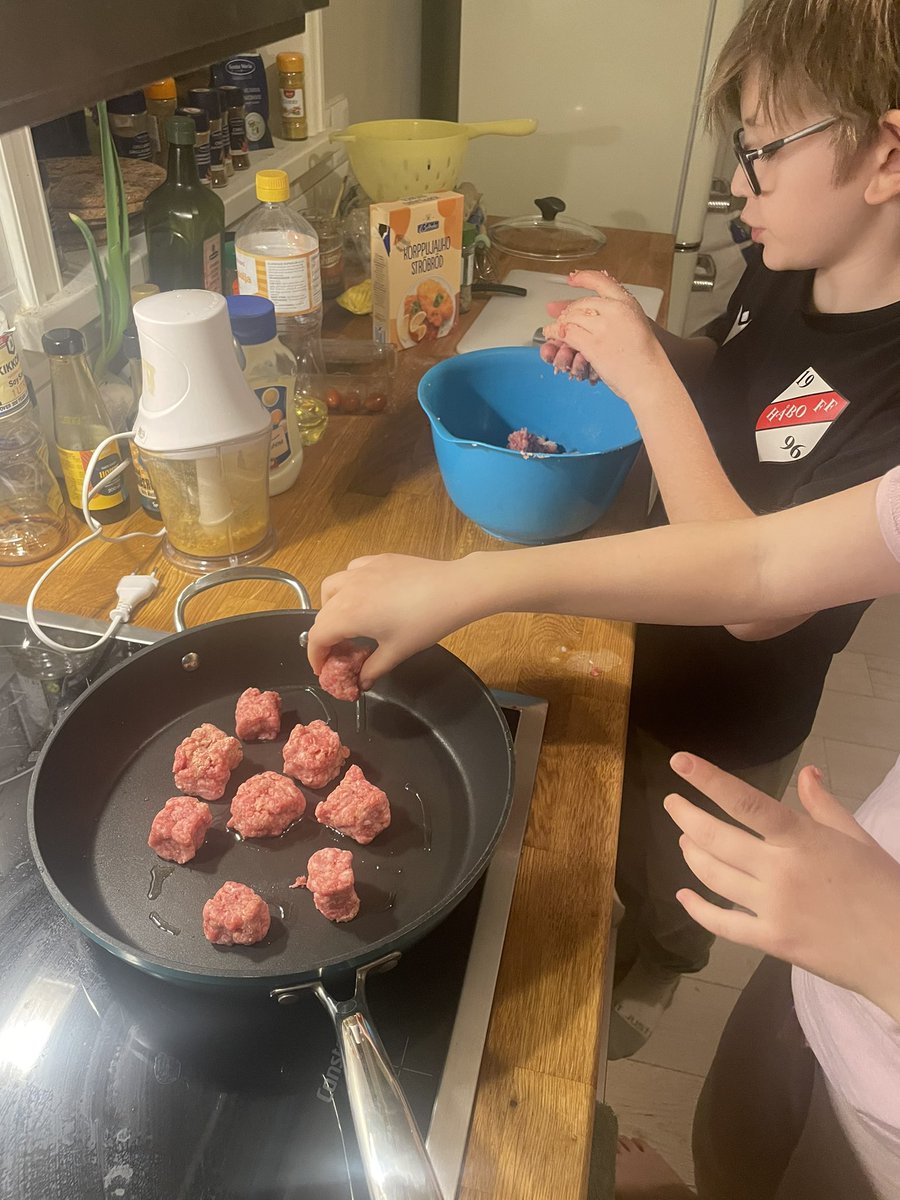 Der blir tydligen ”kvadratiska” köttbullar ikväll, a là minecraft.