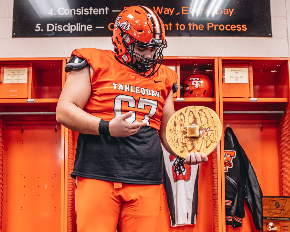 AuDesigns's tweet photo. These Oklahoma Tigers from @tahlequah_fb are doing it RIGHT!!! 3 helmet setups is just what the doctor ordered! Thank YOU for choosing Au! THE #1 Choice for Oklahoma HS football! #okpreps #QUAH #Au #CustomizeYourLegacy https://t.co/nJ79IpTWM7