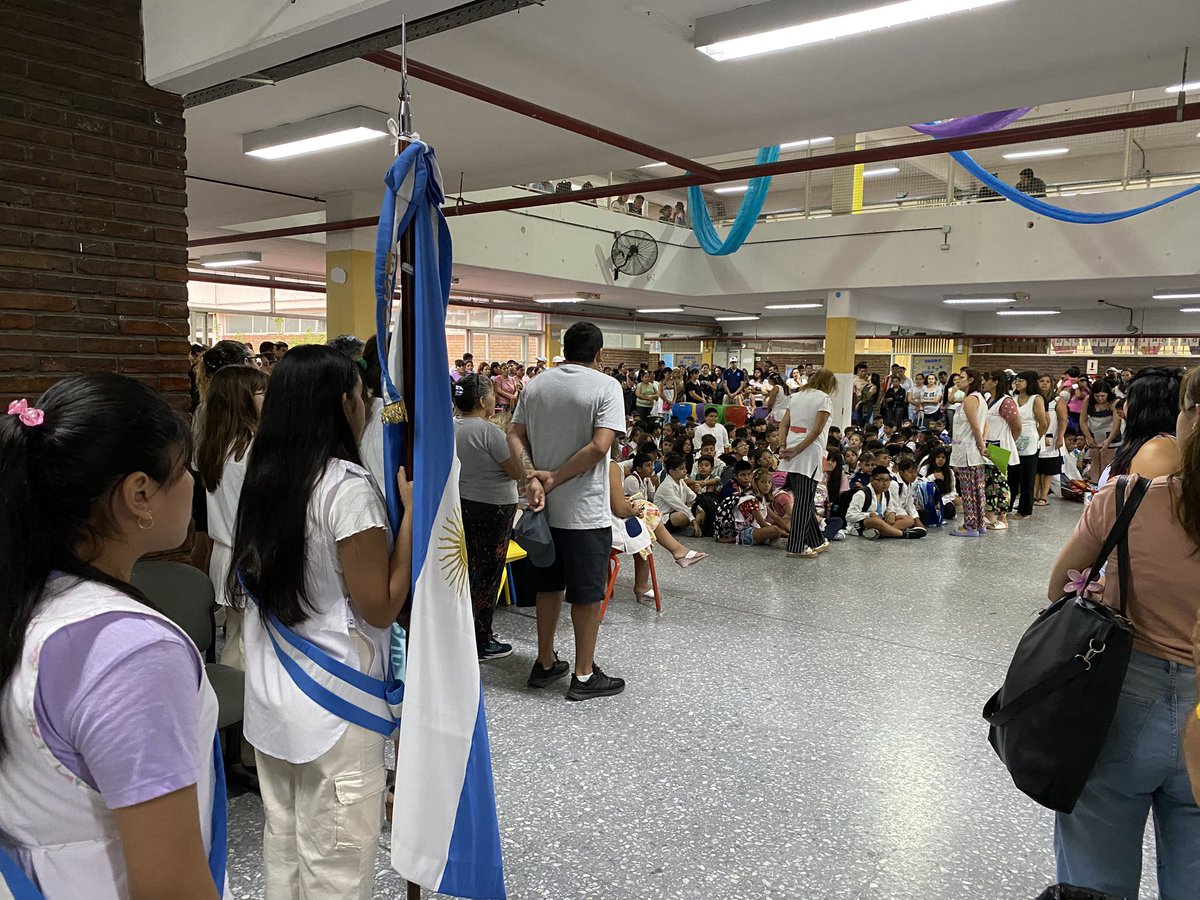 sambonelli's tweet image. ¡Comenzaron las clases!

Más de 350 mil chicos/as de Inicial y Primaria volvieron a las aulas con un nuevo diseño curricular que fortalece aprendizajes en Lengua y Matemática.

Desde @EducacionBA trabajamos para generar más y mejores oportunidades.

#BienvenidoAprendizaje