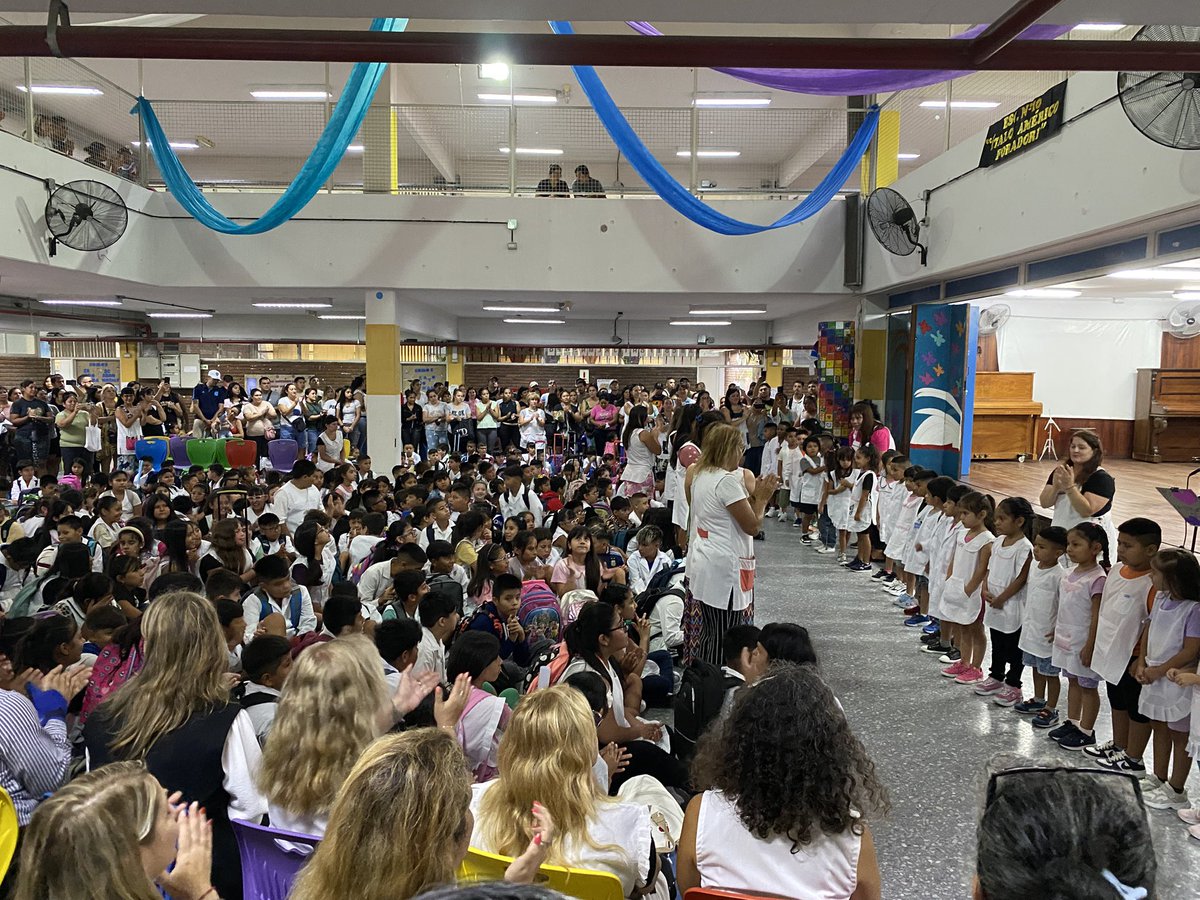 sambonelli's tweet image. ¡Comenzaron las clases!

Más de 350 mil chicos/as de Inicial y Primaria volvieron a las aulas con un nuevo diseño curricular que fortalece aprendizajes en Lengua y Matemática.

Desde @EducacionBA trabajamos para generar más y mejores oportunidades.

#BienvenidoAprendizaje