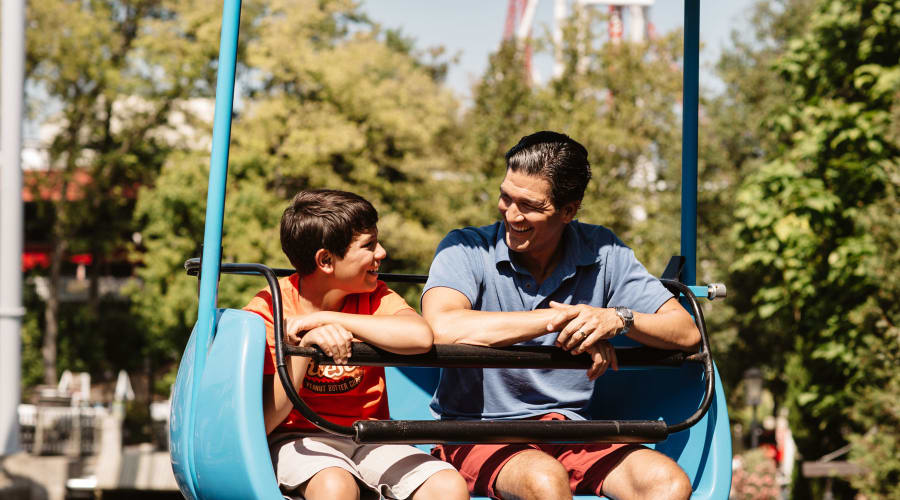 coasterchitchat's tweet image. Skyview, a 1966 Universal Design ropeway Sky Ride, has soared out of @Hersheypark's ride lineup and into retirement after nearly 60 years of operation.

📸 Hersheypark

#hersheypark #skyview #coasterchitchat #themepark #skyway #skyride #retirement #hershey #pennsylvania