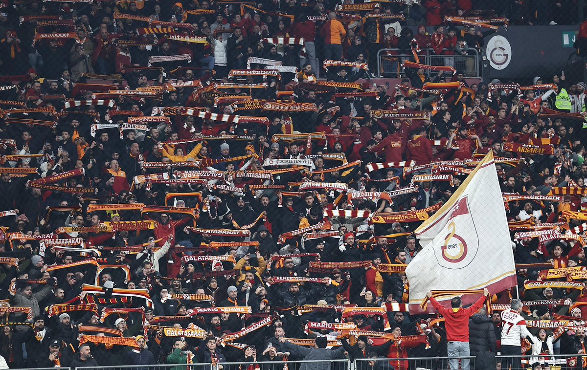 🦁 Milyonlarca taraftarımızın desteğiyle, #Hedef25 yolunda emin adımlarla yürüyoruz. 🤜🤛