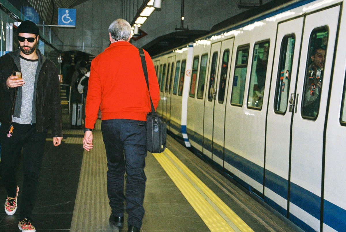 Hola :) 

El otro día me hice esta cuenta para ir subiendo cosas q haga y hacer así un poco de portfolio: instagram.com/shotbyvitu?igs… 
👍🏻🙂