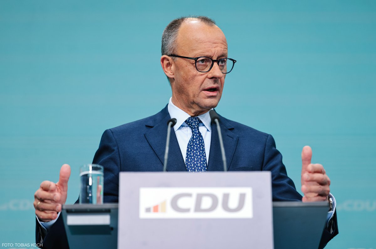 CDU's tweet photo. .@_FriedrichMerz zu den Auswirkungen des neuen Wahlrechts: „Es sind jetzt vier Wahlkreise in Deutschland ganz ohne Abgeordnete. Es kommt niemand in den Deutschen Bundestag aus den Städten Darmstadt, Stuttgart, Lörrach, Mülheim und Tübingen. Das ist inakzeptabel und deswegen habe ich den Auftrag aus dem Bundesvorstand mitgenommen, dass wir mit den Sozialdemokraten über eine erneute Änderung des Wahlrechtes sprechen müssen.”