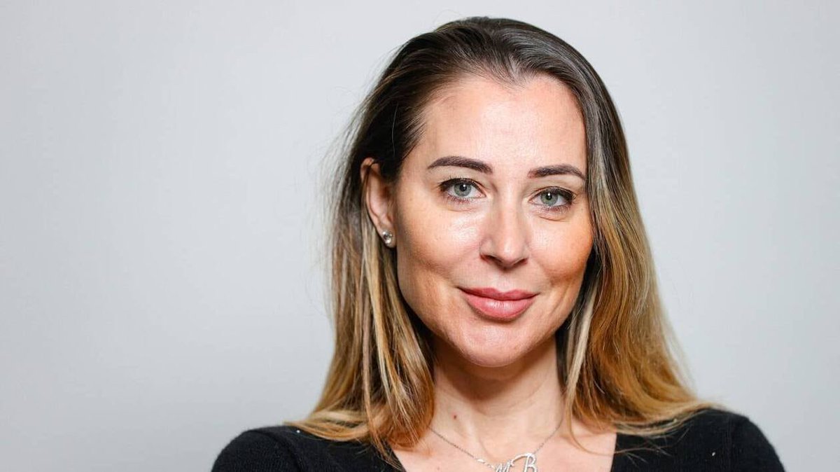 🇫🇷 FLASH | Magali Berdah, la « Reine des influenceurs » aurait pu devenir Secrétaire d'État, selon Off Investigation. Son nom a circulé au gouvernement, malgré la condamnation pour abus de faiblesse en 2019 et blanchiment en 2018.