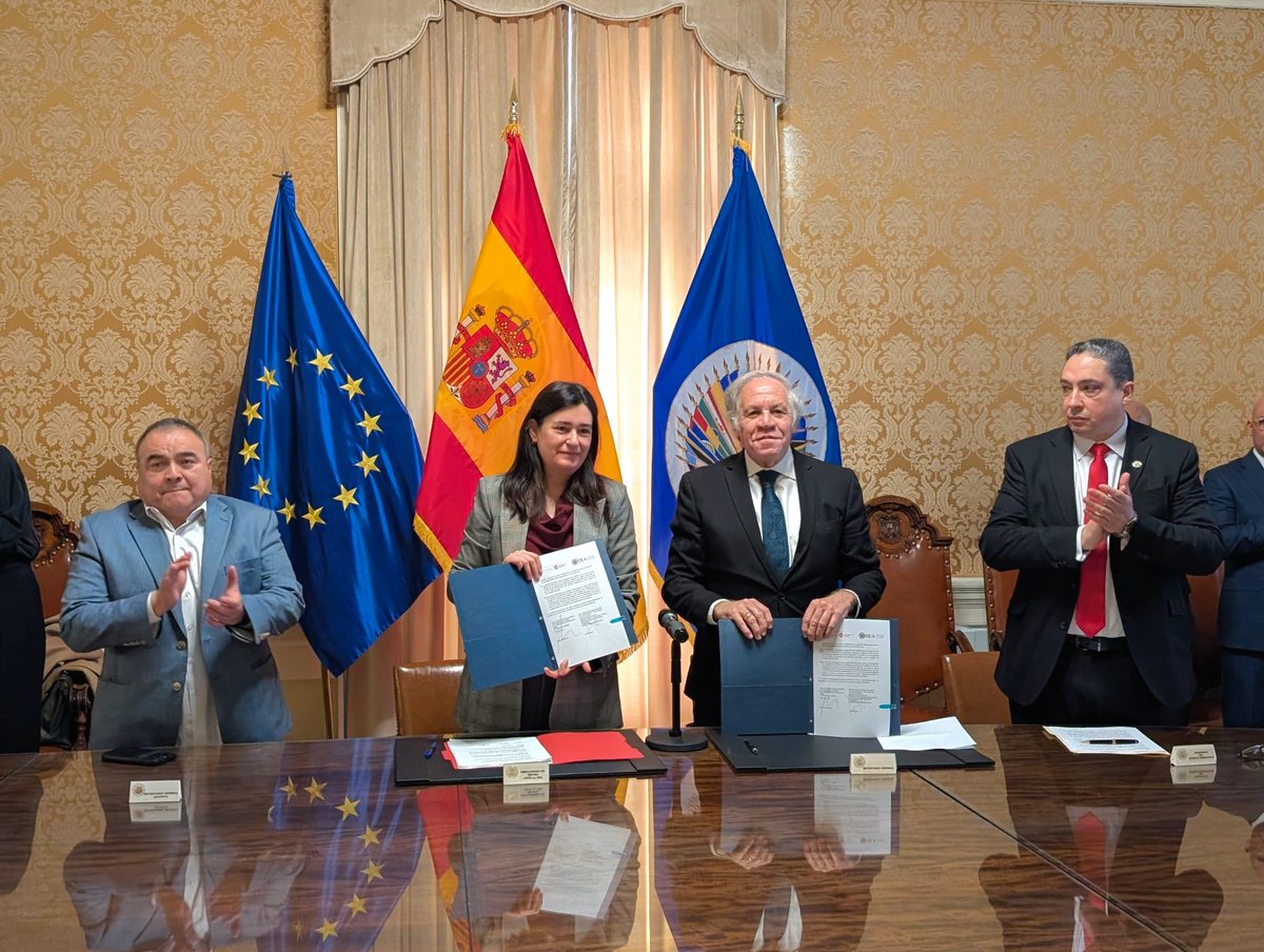 🗓️#Agenda #24Febrero 
Firma Memorando entre #España 🇪🇸 <a href="/CooperacionESP/">Cooperación Española</a> y <a href="/Almagro_OEA2015/">Luis Almagro</a> para fortalecer sistema interamericano #ddhh, fortalecimiento democrático, prevención crisis y gestión paz.
#EspañaEnLaOEA #SomosCooperación 

<a href="/NestorMendezOAS/">Nestor Mendez</a> <a href="/ArceZaconeta/">Hector Arce Zaconeta</a> <a href="/CarmenMonton/">Carmen Montón</a>