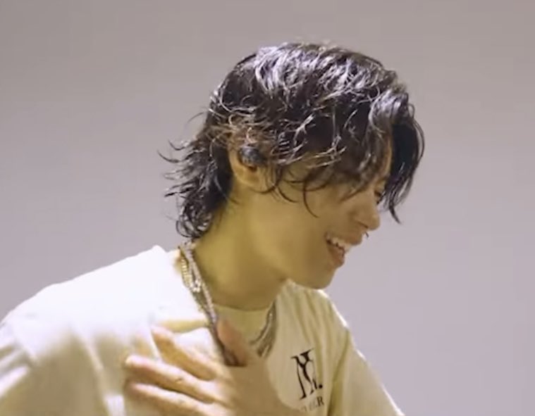 SUIKAnyaForger's tweet image. 神宮寺くん..
ライブ終わった後も胸に手当ててる🖐️

楽しくて胸いっぱいだと胸に手を当てるの？
しあわせ噛みしめてるの？

なにそれー😆可愛すぎてしんどい🫠
ムリー可愛すぎるー🥰🩵
あぁ..🩵(そっと胸に手を☺️🩵)

#神宮寺勇太
#GOD_i
#Numbering 
#Number_i 
youtube.com/@number_i_offi…