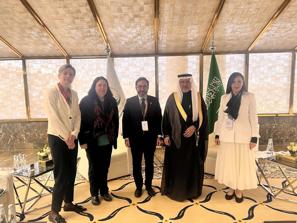 UNOPS_Chief's tweet photo. Had a compelling discussion with @KSRelief_EN SG Dr. Abdullah Al Rabeeah on global challenges and the urgent need for stronger, more collaborative humanitarian responses. Strengthening partnerships is key to making a lasting impact. #RIHF https://t.co/Br1P6LJZRZ