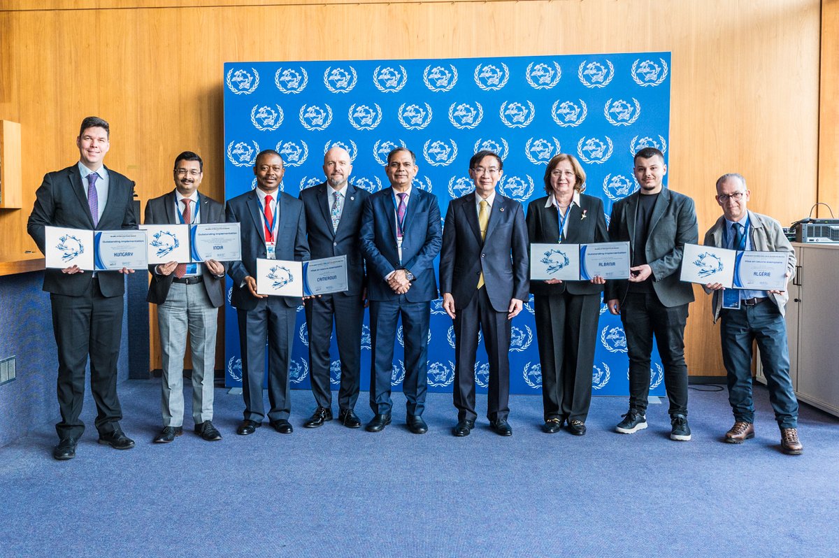 UPU_UN's tweet image. 14 countries receive UPU Quality of Service Fund (QSF) Awards, recognizing their success in implementing projects to enhance #MailService quality🏆

🇦🇱🇩🇿🇧🇦🇨🇲🇩🇯🇸🇿🇭🇺🇮🇳🇭🇳🇱🇾🇲🇻🇲🇳🇲🇲🇵🇦

Congratulations!👏