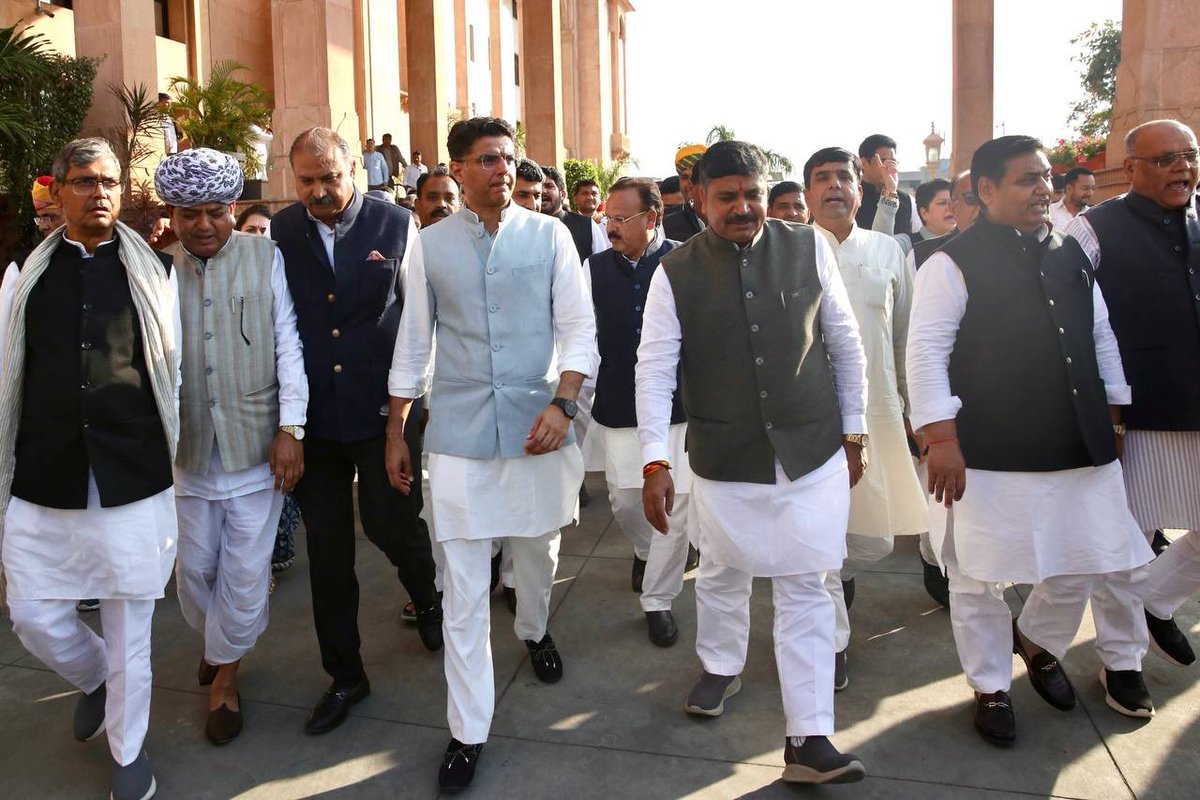 भाजपा की तानाशाही के खिलाफ 
कांग्रेस की आवाज़ बुलंद है…

पूर्व प्रधानमंत्री इंदिरा गांधी जी के प्रति असम्मानजनक टिप्पणी उनके बलिदान का अपमान है और लोकतांत्रिक मूल्यों पर प्रहार है। 

📍विधानसभा, जयपुर