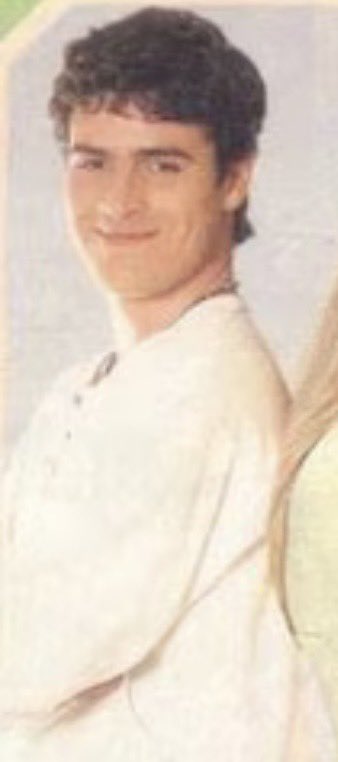 Gaaabbbs__'s tweet image. Does it ever               Just how fast the
drives you crazy?          night changes.