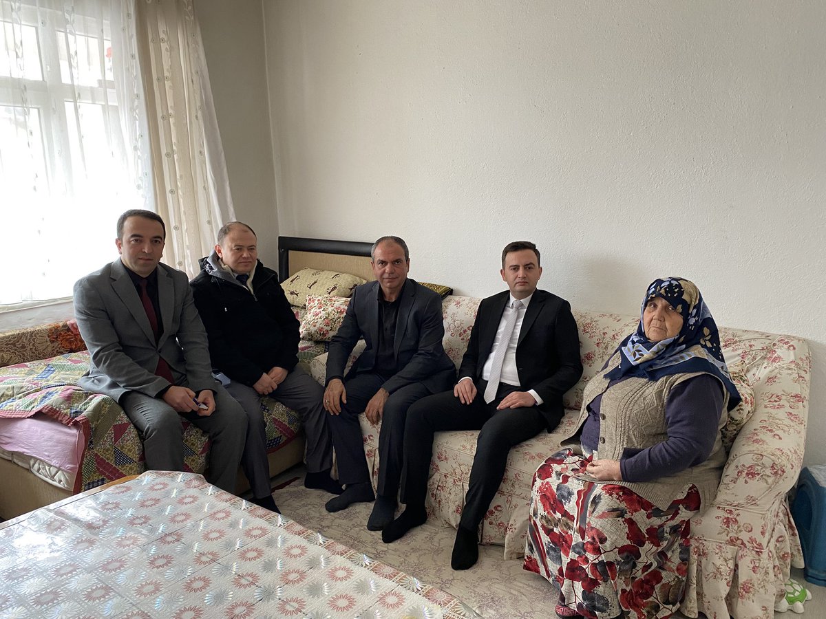 oguzlargovtr's tweet photo. 📍Gölbaşı Mahallesi
Kaymakamımız Sn. Tayfun Yılmaz, İlçe Gençlik ve Spor Müdürü Sn. Ahmet Gümüş, Birlik Müdürü Sn. Ali Kıdak ve SYDV Personeli ile birlikte, İlçemizde ikamet eden yaşlılılarımıza hane ziyareti gerçekleştirdi. https://t.co/VjO4q9cA5a