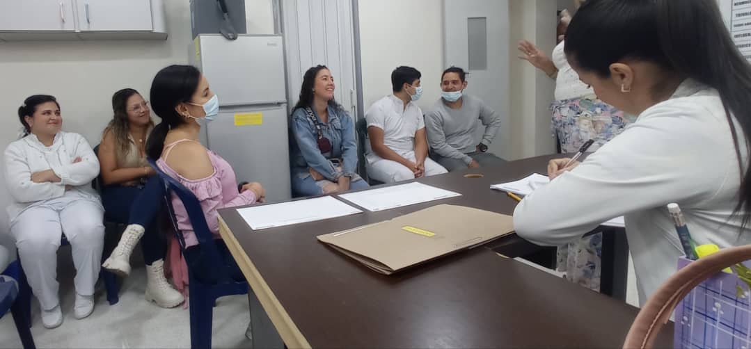 Durante la mañana de este sábado se llevó a cabo la capacitación del personal de enfermería dell Centro de Cirugía San Sebastián, en el  área de inmunización que fue inaugurado como puesto fijo de vacunación,  totalmente gratuito  esto gracias a   <a href="/NicolasMaduro/">Nicolás Maduro</a> 
<a href="/FreddyBernal/">Freddy Bernal</a>