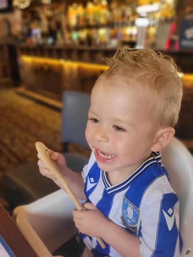 We all how important tonight game is for both teams but let’s not forget 4mins in we pay our respects to this little owl, as they did for Harvey, George and Jonny this season, rivalries go out the window in moments like this ⚔️🦉#twitterblades #sufc #lufc