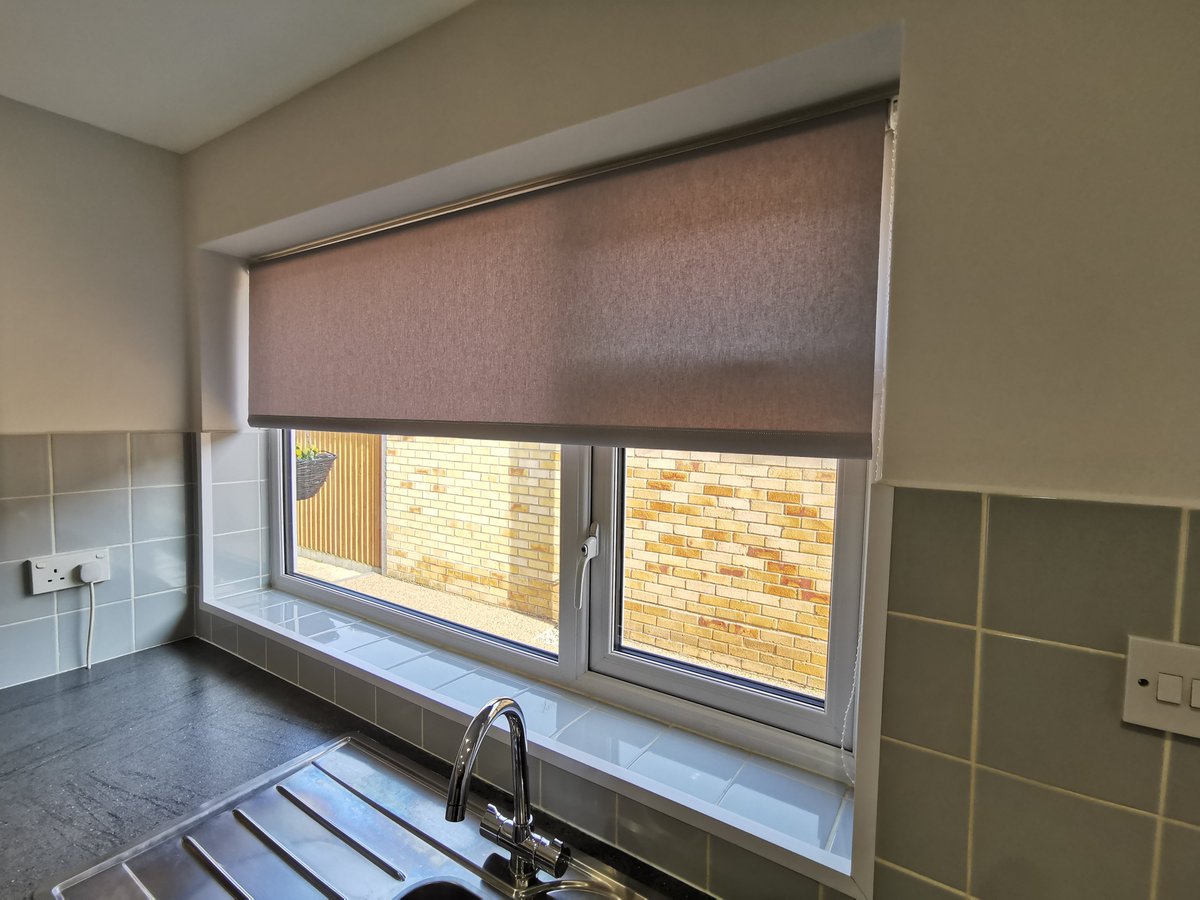 1stopblinds's tweet image. 📌 Lakenheath
🏠 Perfect Fit &amp;amp; Splash Proof Roller Blinds
✔️ Enjoy worry free washing up with this Roller Blind! The Perfect Fit blind on the back door pops into place drill free &amp;amp; offers endless light control options!
#LightControl #kitchenblinds #1stopblinds #burystedmunds